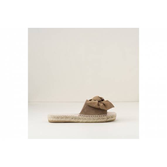 MACARENA ESPADRILLAS TAUPE CON FIOCCO
